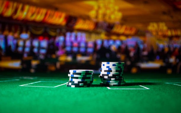 Ceme Online live table with dealer and players on newvegas99